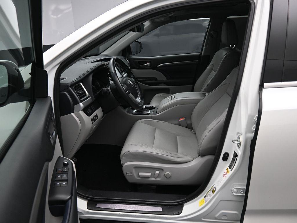 used 2018 Toyota Highlander car, priced at $27,994