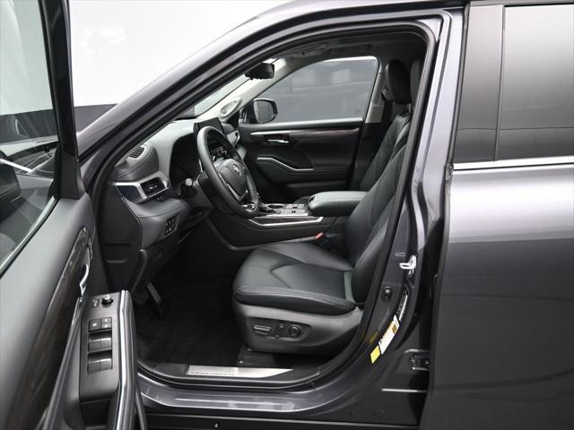 used 2024 Toyota Highlander Hybrid car, priced at $60,000