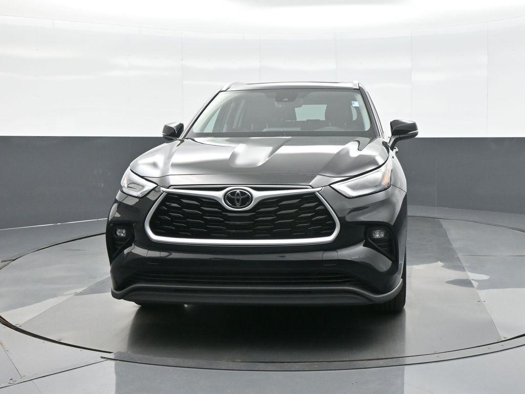 used 2022 Toyota Highlander car, priced at $30,000