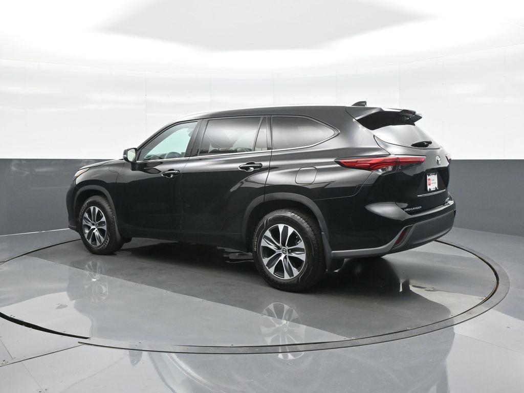 used 2022 Toyota Highlander car, priced at $30,000