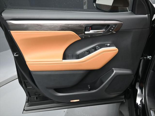 used 2025 Toyota Highlander car, priced at $62,985