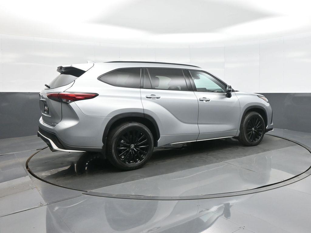 used 2023 Toyota Highlander car, priced at $44,995