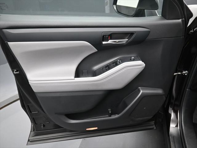 used 2022 Toyota Highlander Hybrid car, priced at $48,888