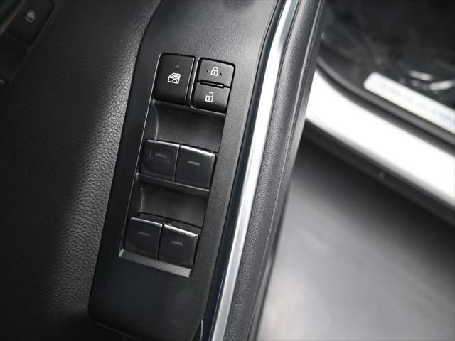 used 2023 Toyota Highlander car, priced at $45,991