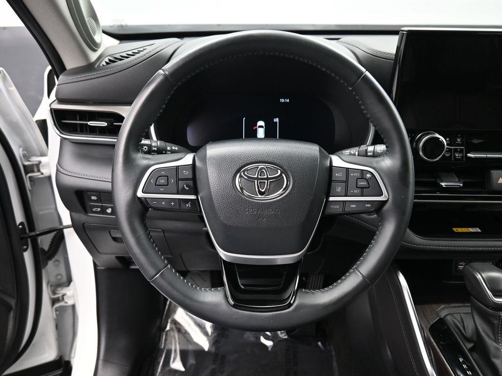 used 2023 Toyota Highlander car, priced at $44,735
