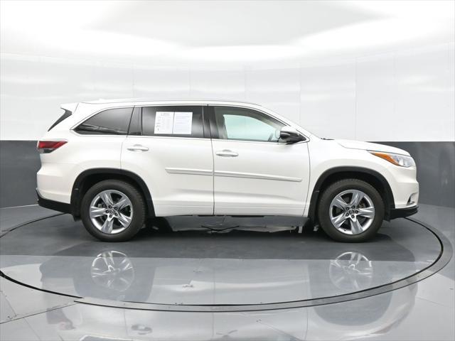 used 2016 Toyota Highlander car, priced at $19,658