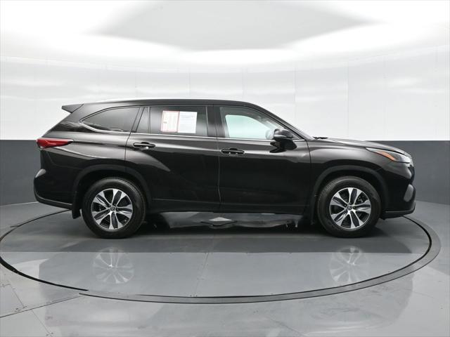 used 2022 Toyota Highlander car, priced at $34,846