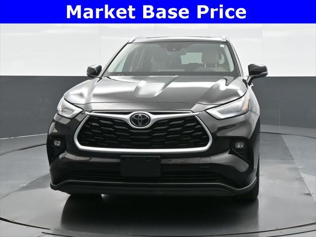 used 2022 Toyota Highlander car, priced at $31,997