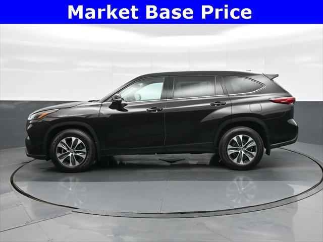 used 2022 Toyota Highlander car, priced at $31,997