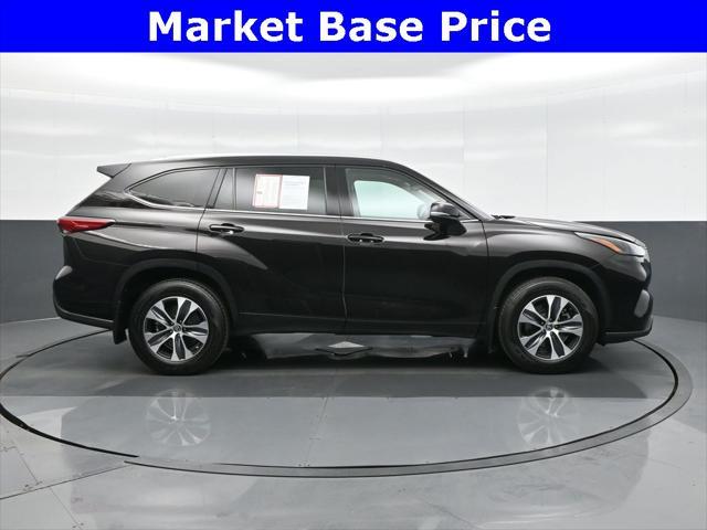 used 2022 Toyota Highlander car, priced at $31,997