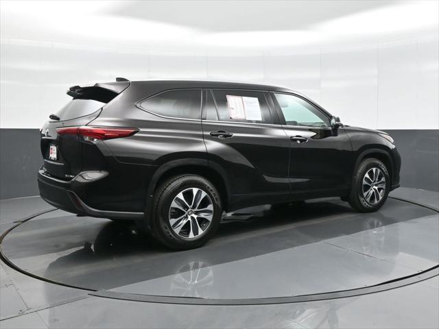 used 2022 Toyota Highlander car, priced at $34,846