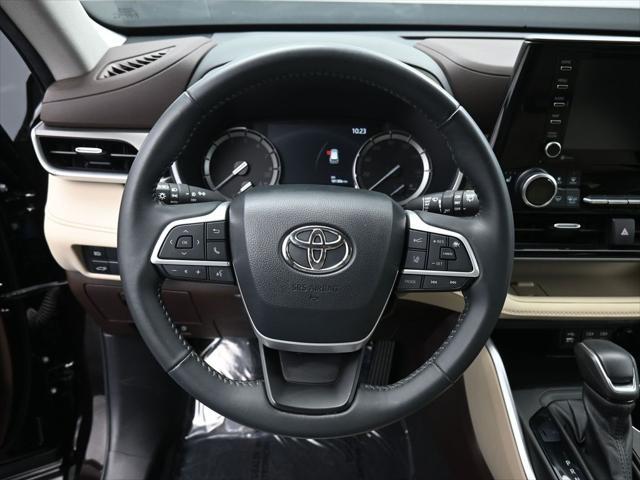 used 2022 Toyota Highlander car, priced at $34,846