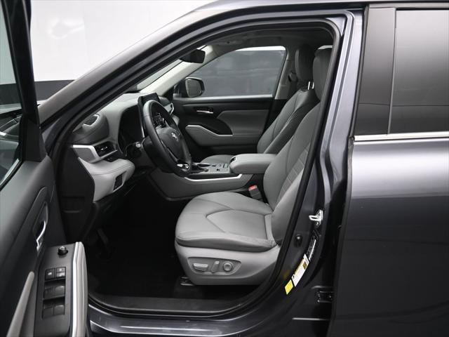 used 2020 Toyota Highlander Hybrid car, priced at $33,997