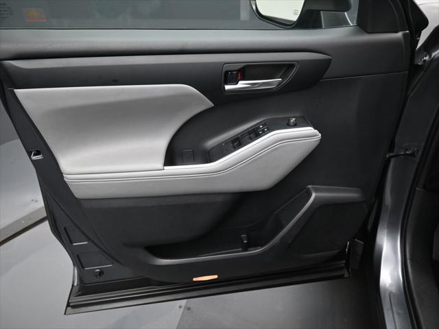 used 2020 Toyota Highlander Hybrid car, priced at $33,997