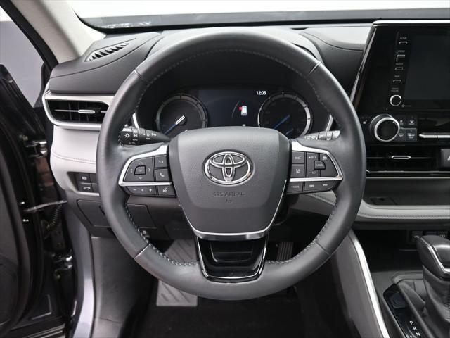 used 2020 Toyota Highlander Hybrid car, priced at $33,997