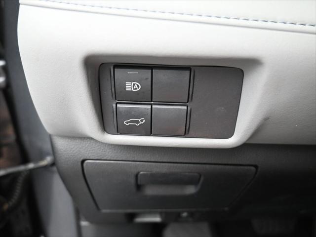 used 2020 Toyota Highlander Hybrid car, priced at $33,997