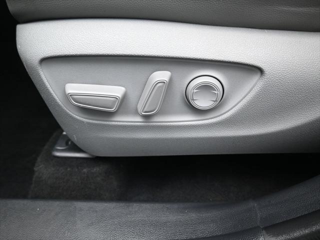 used 2020 Toyota Highlander Hybrid car, priced at $33,997