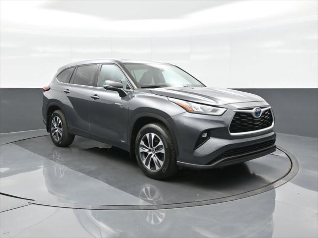 used 2020 Toyota Highlander Hybrid car, priced at $33,997