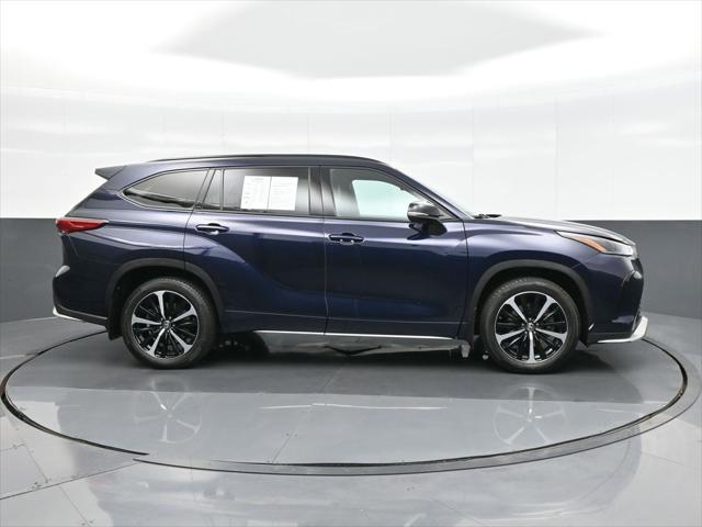 used 2022 Toyota Highlander car, priced at $33,697