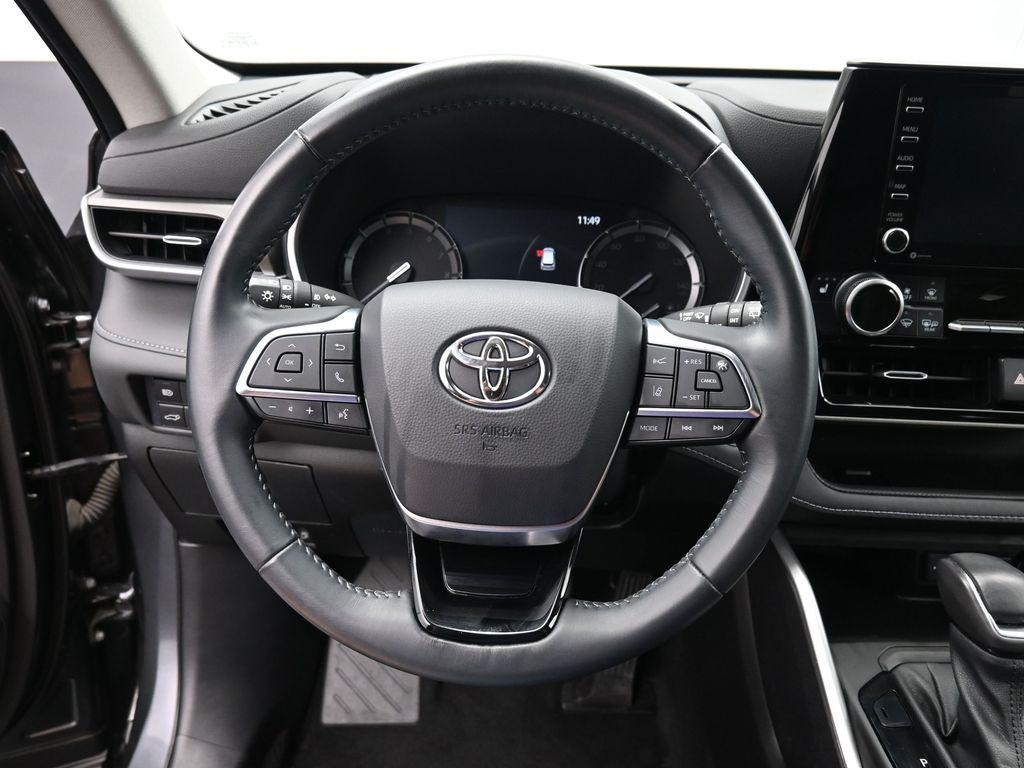 used 2021 Toyota Highlander car, priced at $38,159