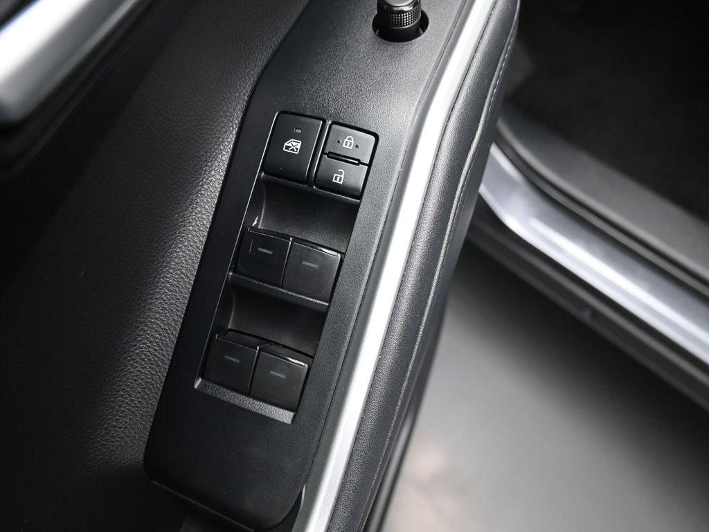 used 2021 Toyota Highlander car, priced at $38,159