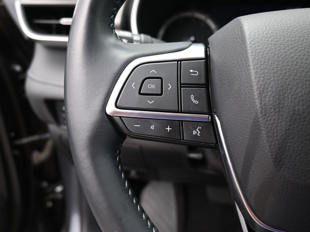 used 2021 Toyota Highlander car, priced at $38,159