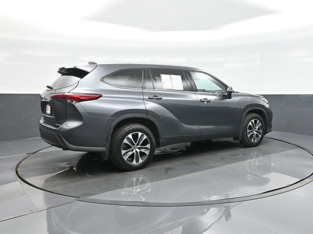 used 2021 Toyota Highlander car, priced at $38,159