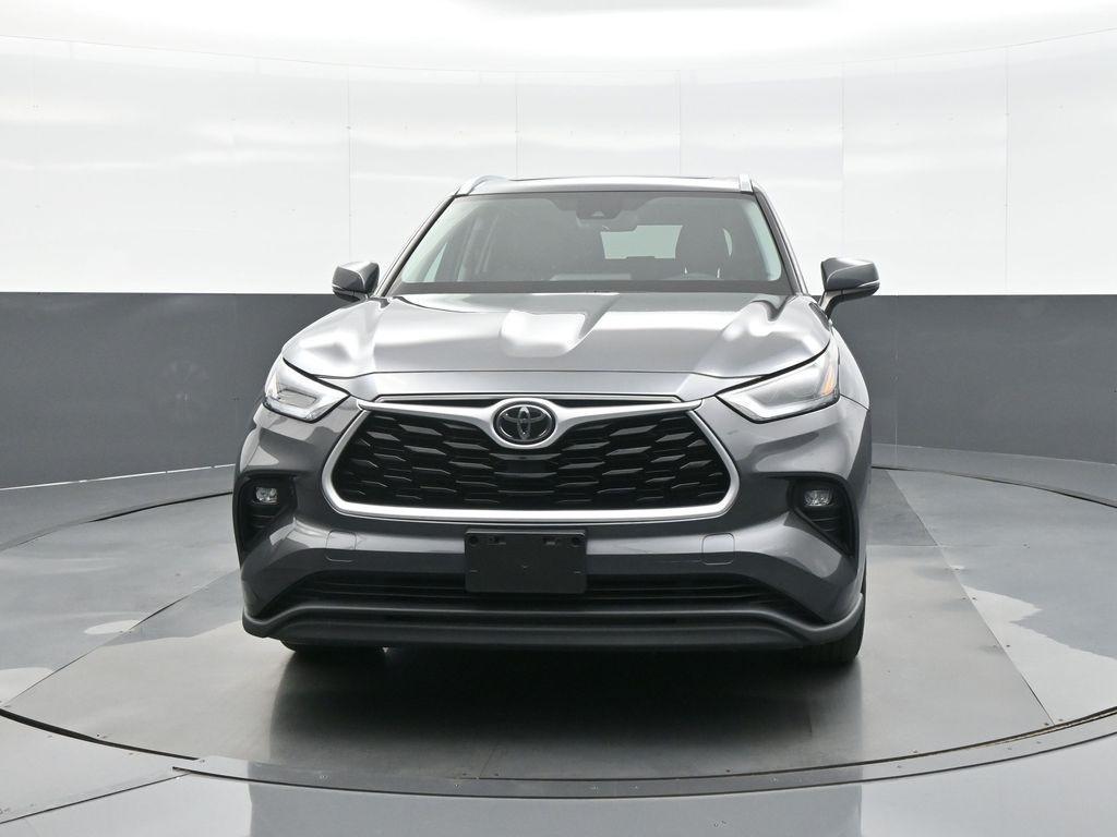 used 2021 Toyota Highlander car, priced at $38,159