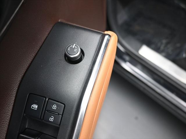 used 2020 Toyota Highlander Hybrid car, priced at $44,354