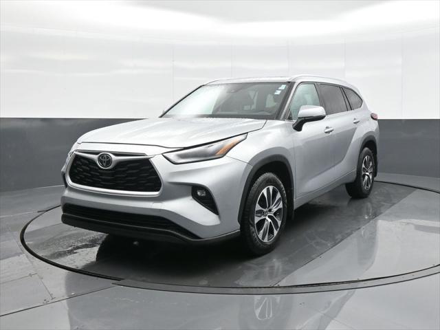used 2021 Toyota Highlander car, priced at $32,998