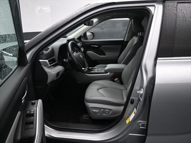 used 2021 Toyota Highlander car, priced at $32,998