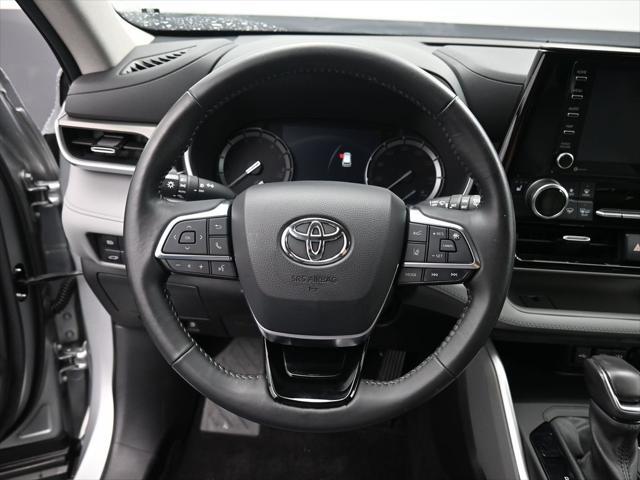 used 2021 Toyota Highlander car, priced at $32,998