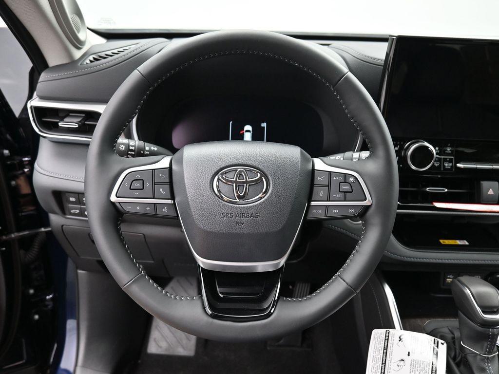 used 2025 Toyota Highlander car, priced at $55,500