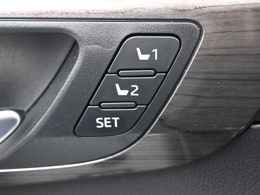 used 2025 Toyota Highlander car, priced at $55,500