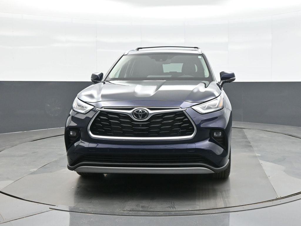 used 2025 Toyota Highlander car, priced at $55,500