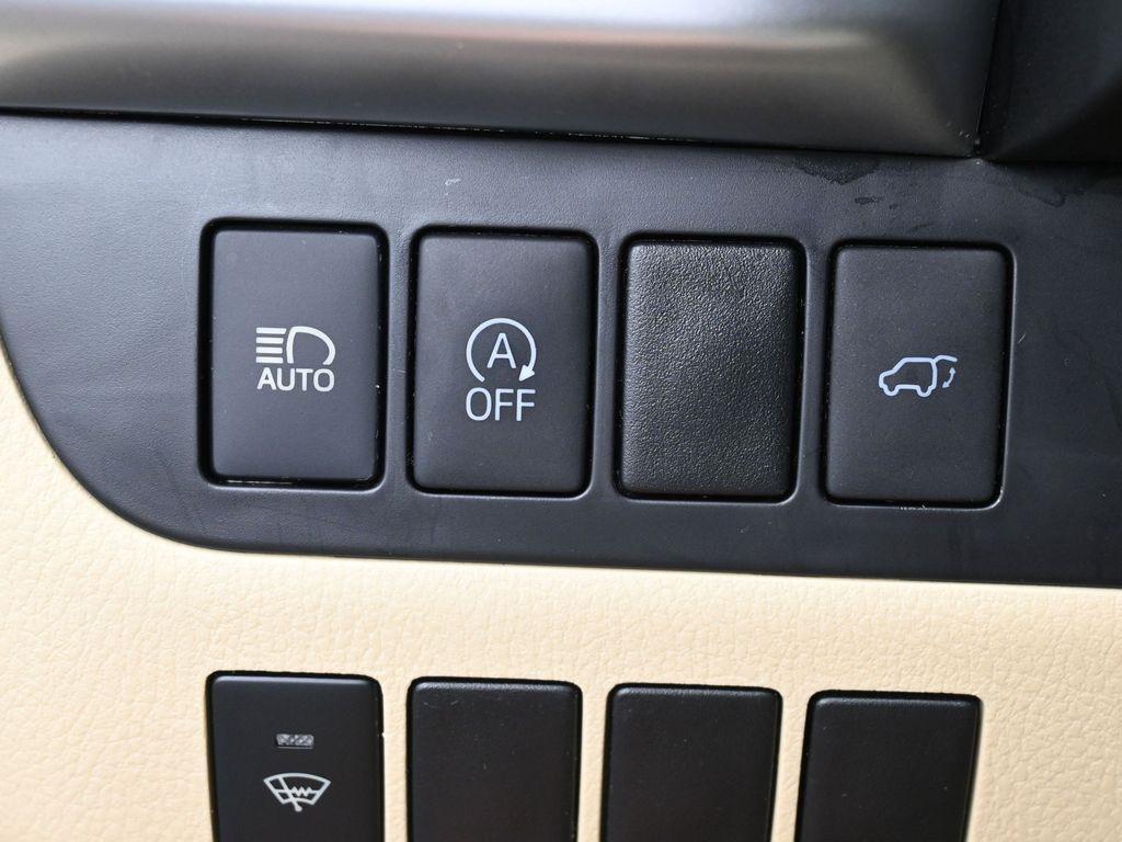 used 2017 Toyota Highlander car, priced at $30,921