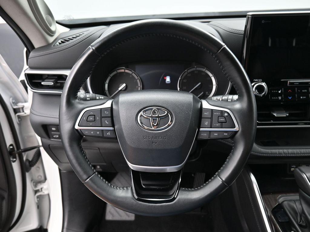 used 2022 Toyota Highlander car, priced at $43,869