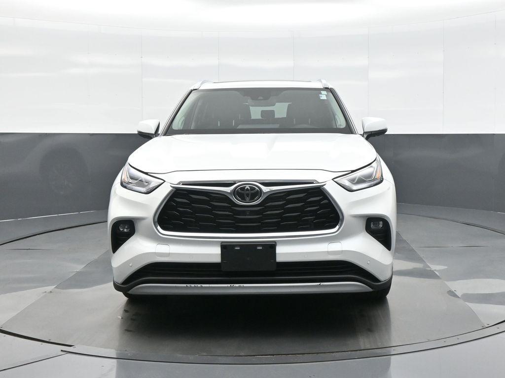 used 2022 Toyota Highlander car, priced at $43,869