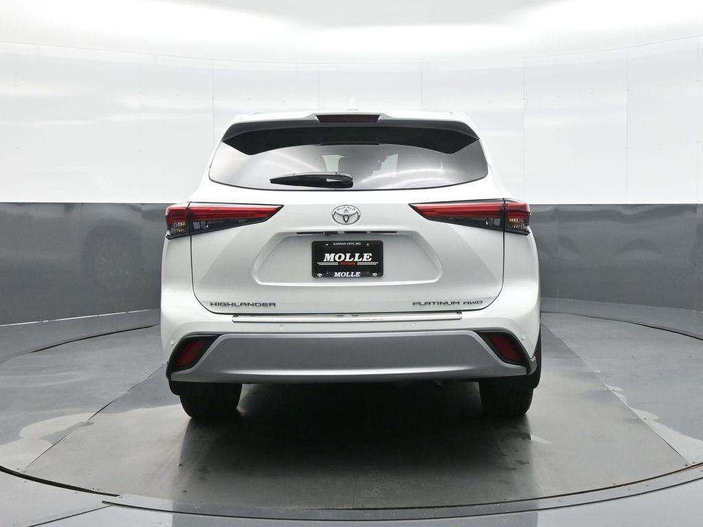 used 2022 Toyota Highlander car, priced at $43,869