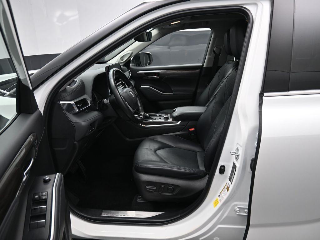 used 2022 Toyota Highlander car, priced at $43,869