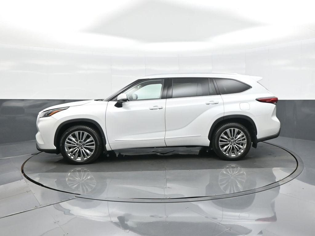 used 2022 Toyota Highlander car, priced at $43,869