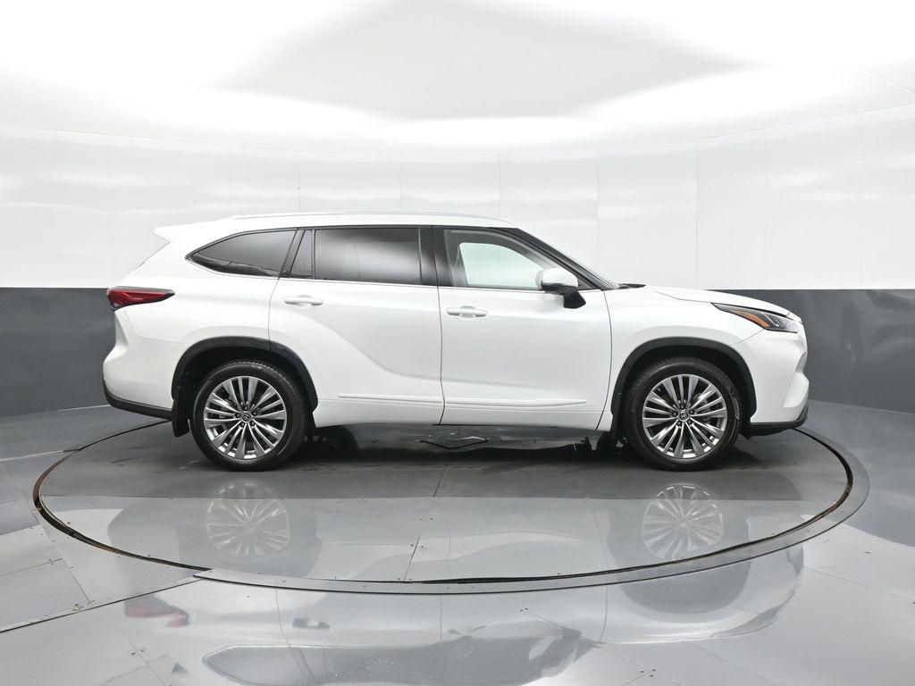 used 2022 Toyota Highlander car, priced at $43,869