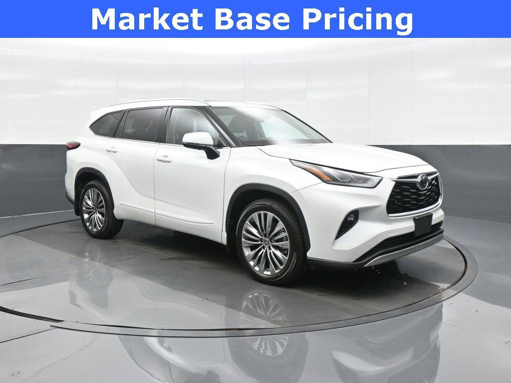 used 2022 Toyota Highlander car, priced at $43,869