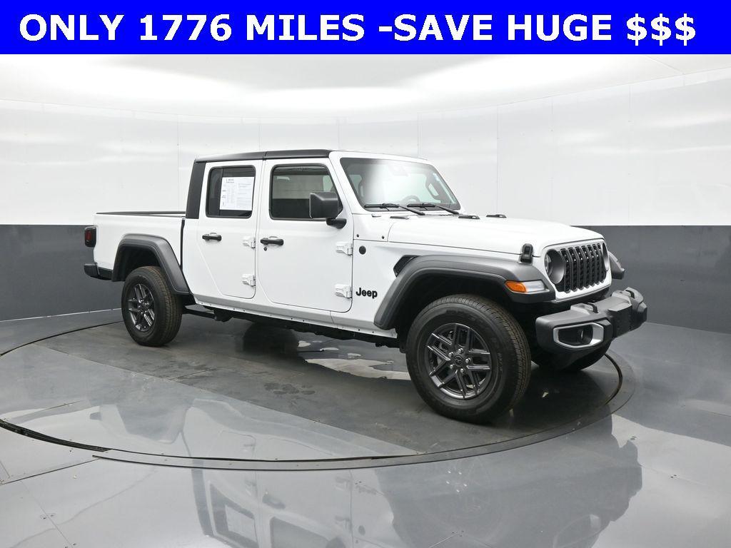 used 2025 Jeep Gladiator car, priced at $38,557