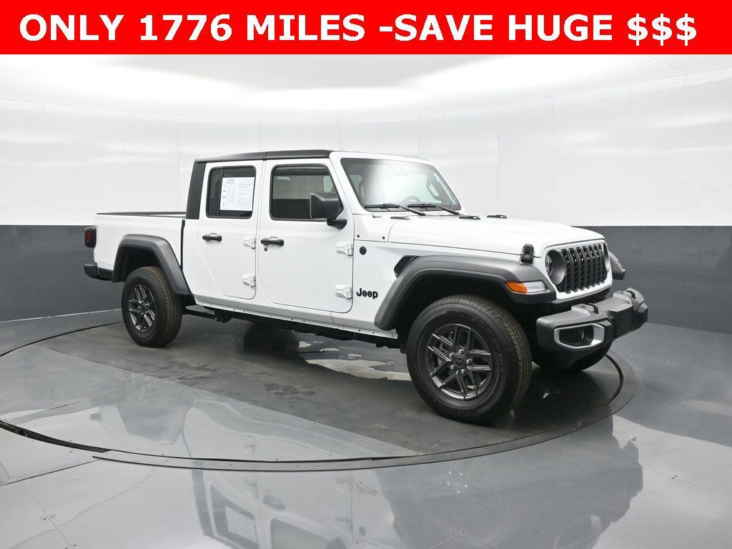 used 2025 Jeep Gladiator car, priced at $38,942
