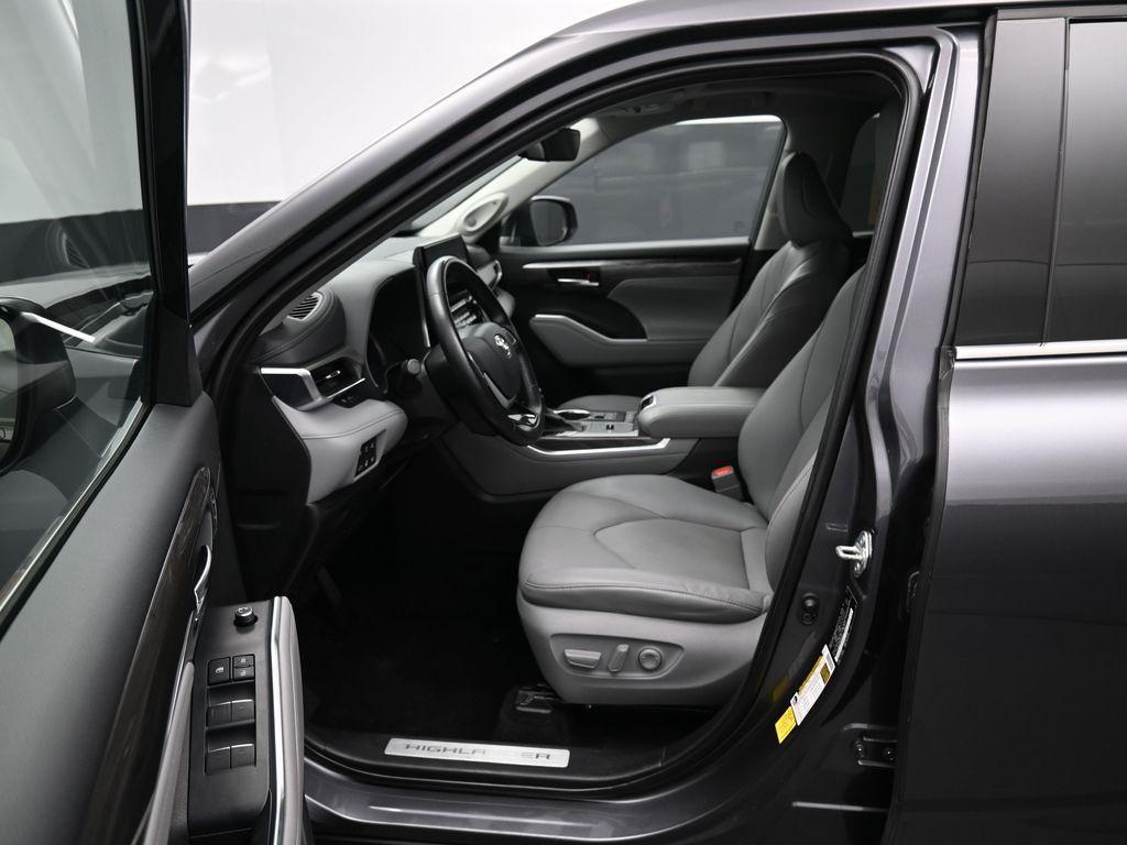 used 2022 Toyota Highlander Hybrid car, priced at $46,995