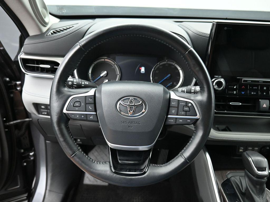used 2022 Toyota Highlander Hybrid car, priced at $46,995