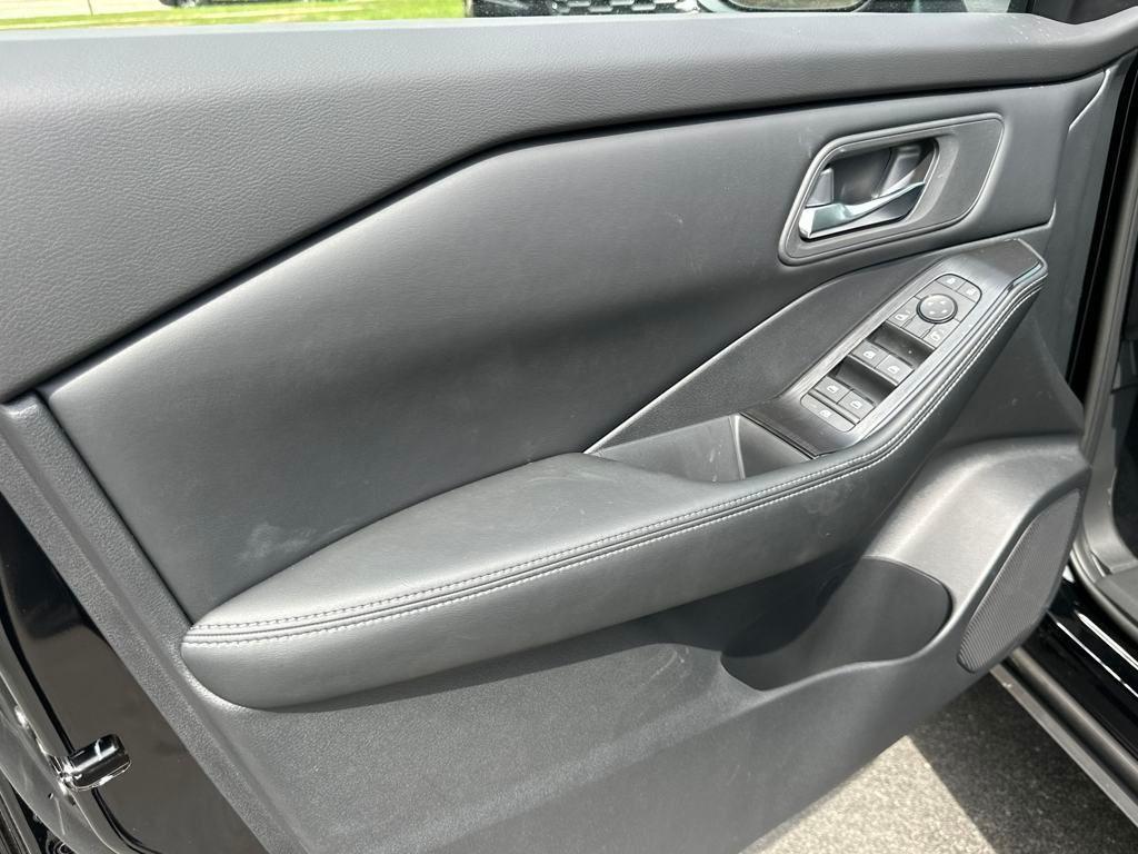 new 2025 Nissan Rogue car, priced at $30,578
