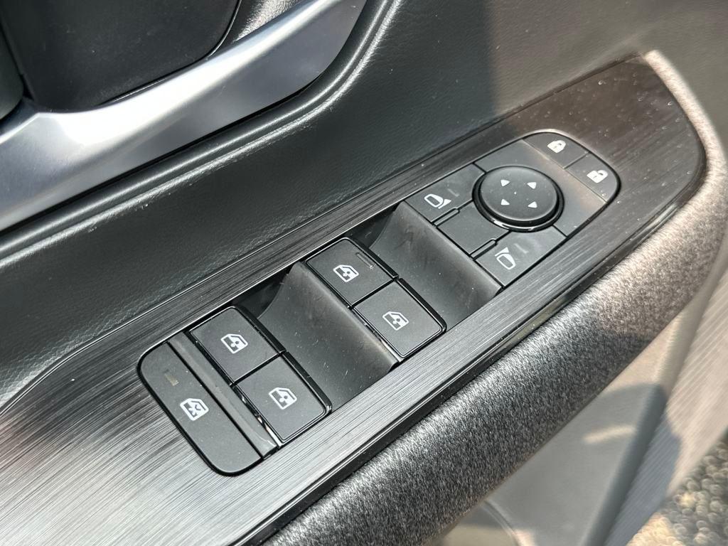 new 2025 Nissan Kicks car, priced at $26,708