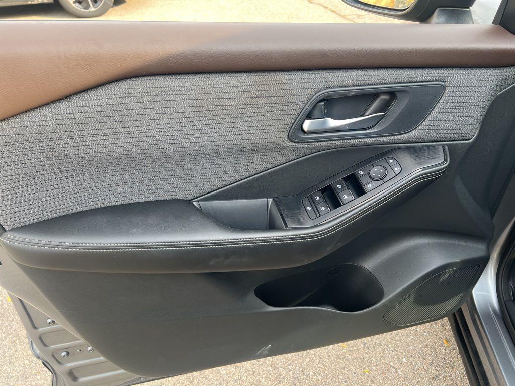 used 2022 Nissan Rogue car, priced at $17,999